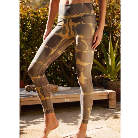 Varley Luna Golden Tie Dye High Waist Full Length Athleisure Workout Leggings - Picture 8 of 9